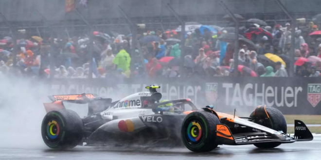 Lando Norris, bajo la lluvia en Silverstone / AP